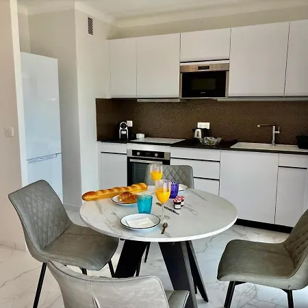 L'etoile Yourhosthelper Антиб