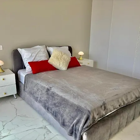 L'etoile Yourhosthelper * Антиб