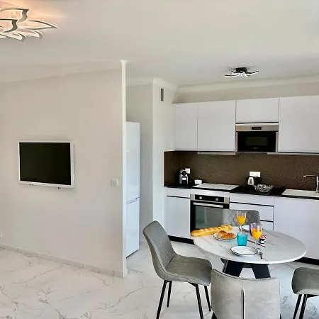 L'etoile Yourhosthelper